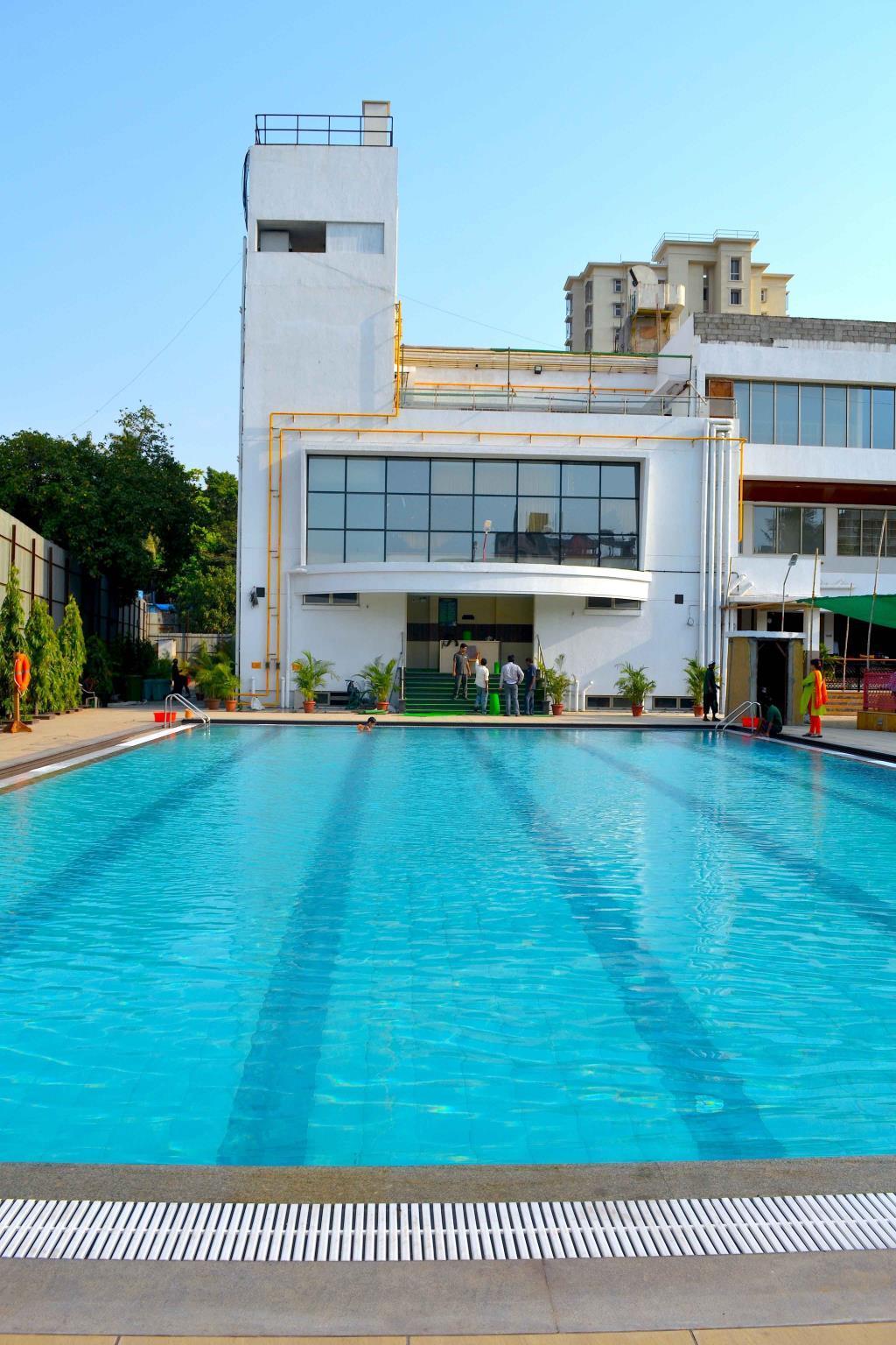 Club Emerald Mumbai Bagian luar foto