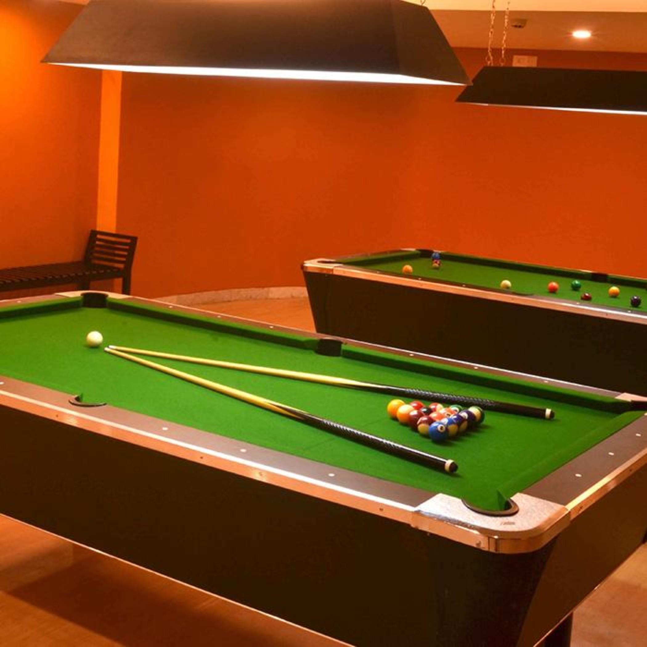 Club Emerald Mumbai Bagian luar foto