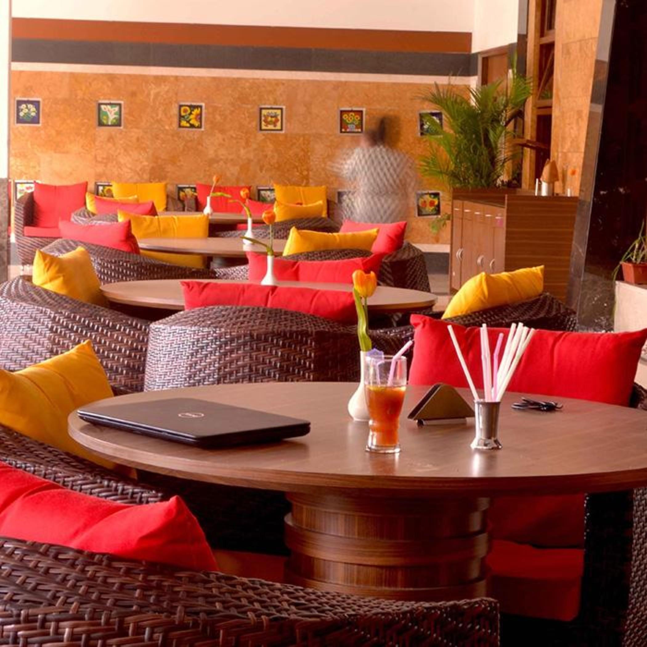 Club Emerald Mumbai Bagian luar foto