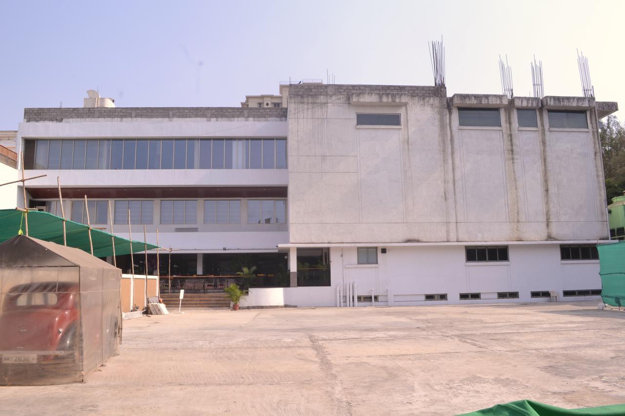 Club Emerald Mumbai Bagian luar foto