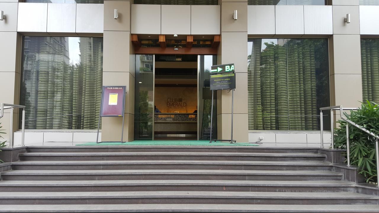 Club Emerald Mumbai Bagian luar foto